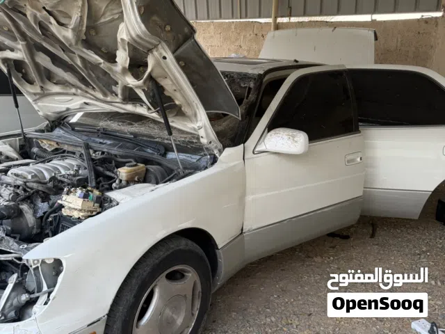 للبيع قطع غيار لكسز 400موديل 1999