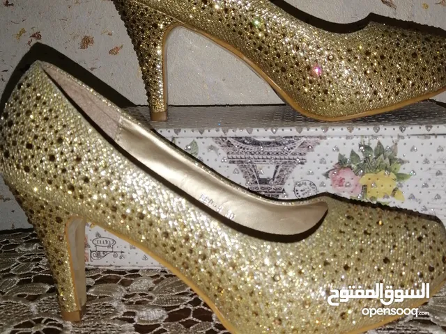 Black With Heels in Nablus