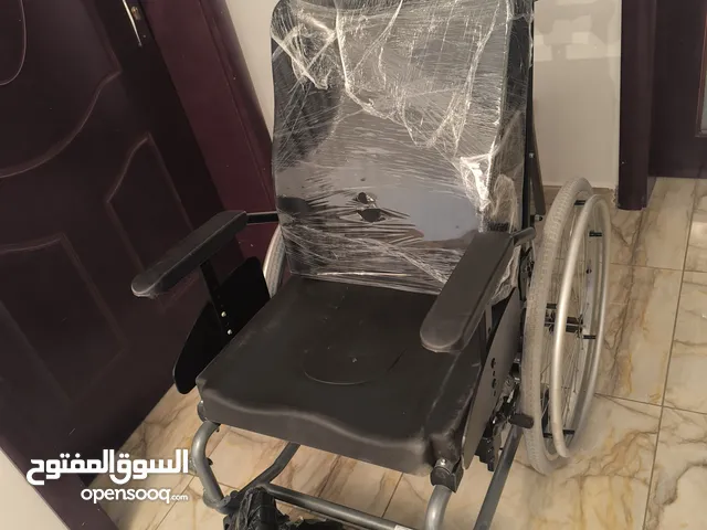 كرسي متحرك لكبار السن