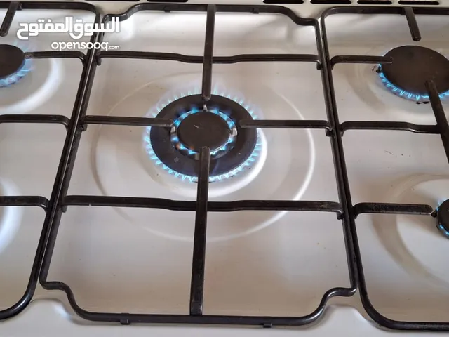 غاز بيكو لون ابيض واسود خمس شعلات نضيف وشغالين قابل للتفاوض