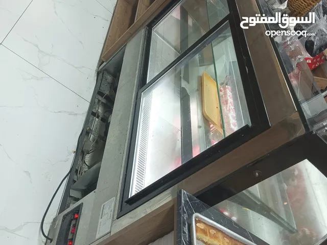 عدة محل حلويات كاملة للبيع بسعر مغري