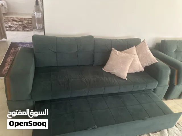 كنبه سرير بحاله ممتازه استخدام ضيوف فقط ويوجد كنب نفس الشكل تخزين