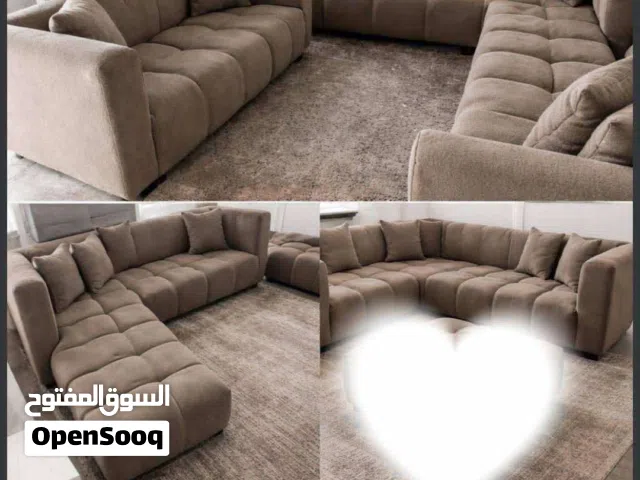 كورنر تفصيل خشب لاتيه وقماش لينين جينز بـ 190 دينار.