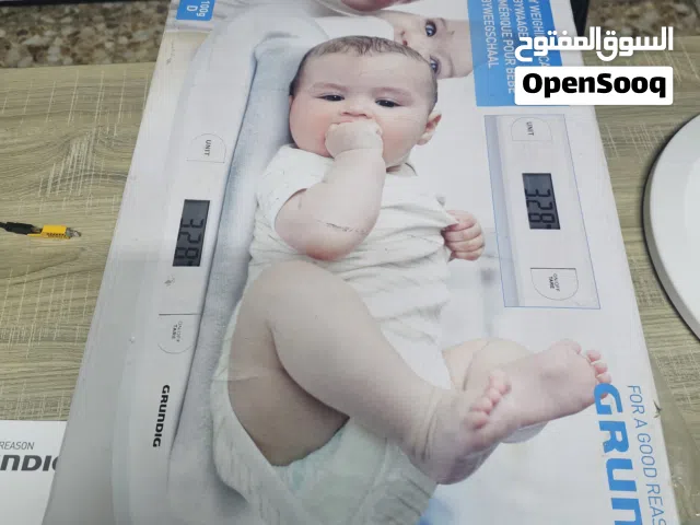 ميزان الأطفال الرقمي من Grundig ميزان إلكتروني مصمم لتتبع نمو وزن الأطفال الرضع والأطفال الصغار