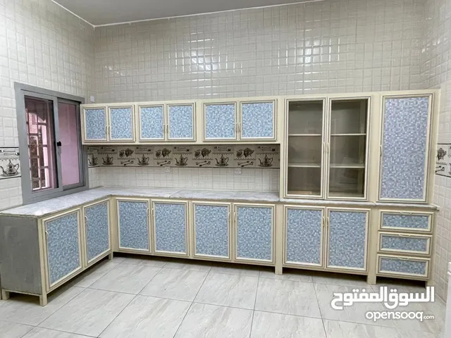 مطبخ الومينيوم مع الرخام كامل بحالة ممتازة