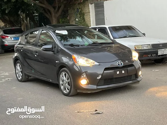 تويوتا بريوس موديل2013 فل كامل رقم"1"بصمه فتحة سقف طاوات كروم وارد أمريكي كرررررت