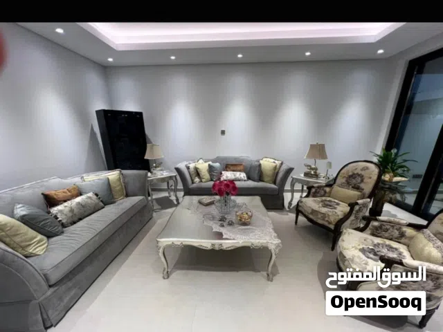 2xL sofa seet 8 peple good condition sem like new