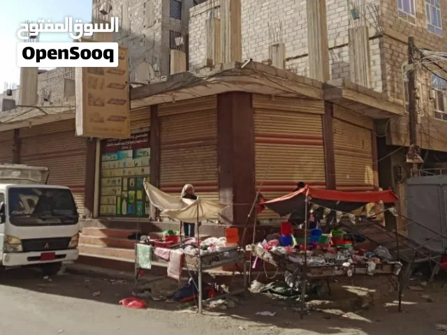 محل تجاري خمس فتحات ركنية بهارات ومواد غذائية