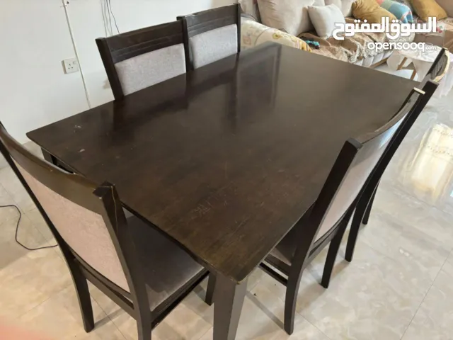 طاولة طعام Dining table