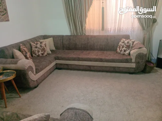 طقم كورنر وكاله حالتو ميه الميه وتوخذش غير لما تفحص وتشوف بعينك بسعر طري