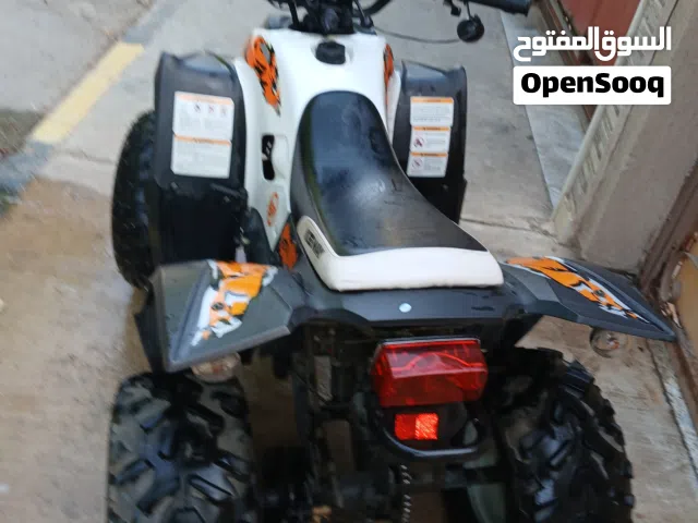 مطو رباعية شبه جديدة استعمال بسيط اسبانية
