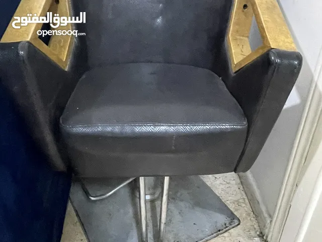 كرسي حلاقه جلد بحاله جيده