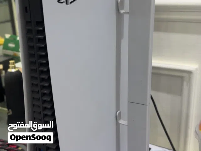 سوني 5 شبه جديده مو مفتوحه معاها شريط فيفا 26 مع شاشة ومع كل شي ويدتين اصليه السوني لحالها 115 بس