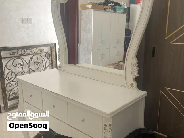 طاوله وسرير مستعمل