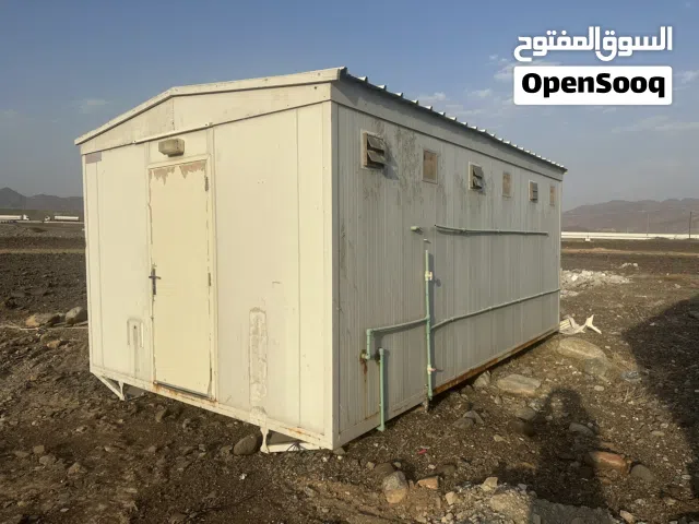 للبيع عدد 2 كرفان المنيوم ثابت بدون عجلات بحالة ممتازة ونظيفة .