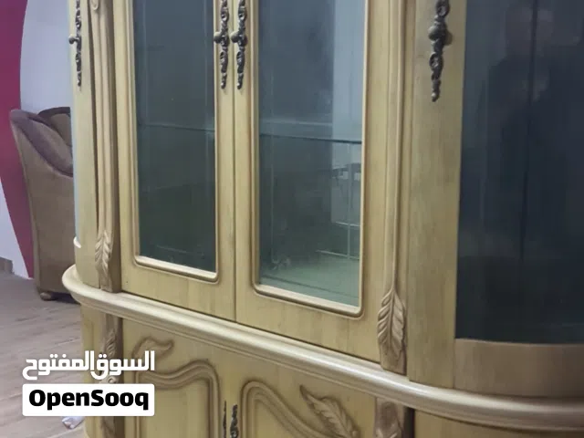 بوفية اواني حجم كبير بحالة جيدة جدا