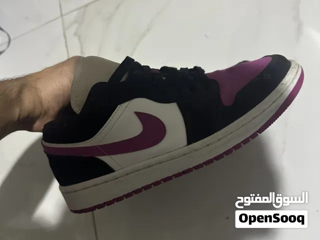 جوردن مقاس 40