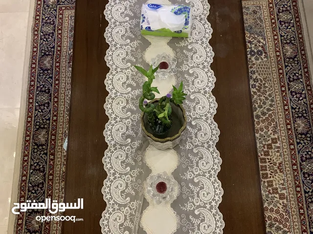 طاولة وسط خشب إيطالي فخم – متعددة الاستخدام بحالة ممتازة