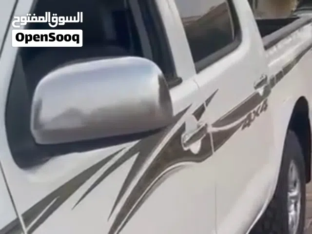 2011 تويوتا هيلوكس DLX