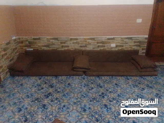 قابل للتفاوض– فرشات بحالة جيدة فرشتين + مسندين+ 6 مخدات الفراش مستعمل استعمال خفيف، ووجه الفرش جديد