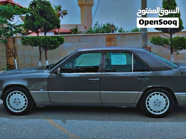 1994 مرسيدس بنز الفئة-E E 200