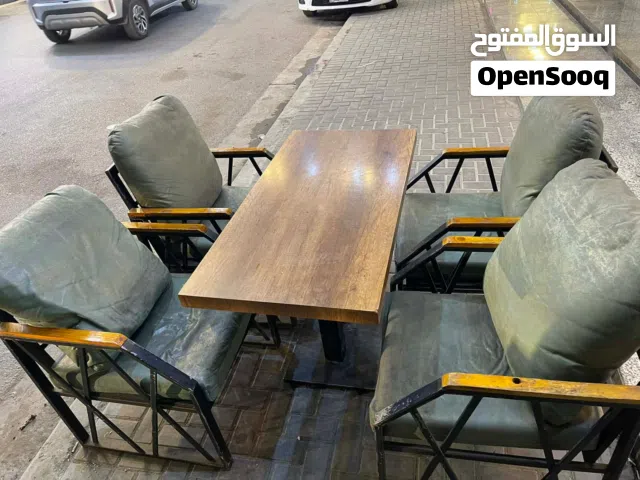 طاولات وكراسي مستعمل 3اشهر جديد ونضيف عدد الطاولات2