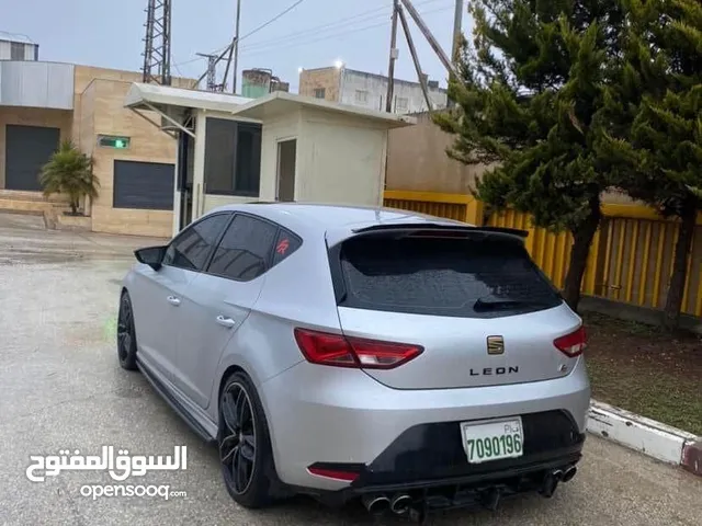 سيات ليون للبيع