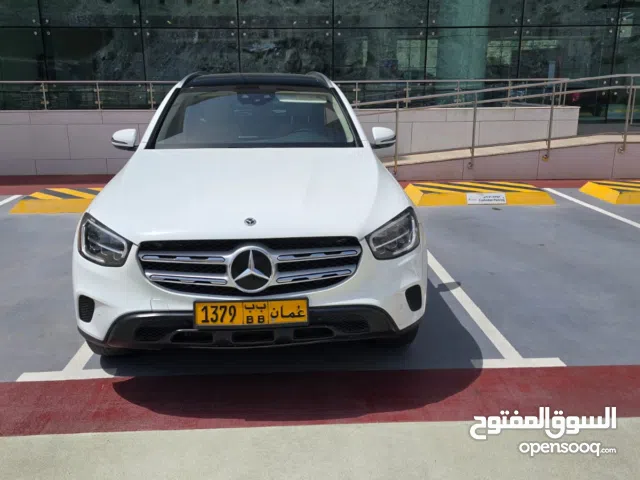 مرسيدس بنز GLC 300 موديل 2021 - س يو في فاخرة بحالة ممتازة مع مواصفات أمريكية