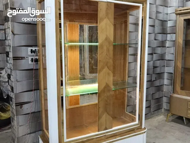 فورررررري  نيش درفتين (ضلفتين) 2 رف زجاج  مقاس135سم عمق 50سم ارتفاع 200سم خشب كبس محمل قشره