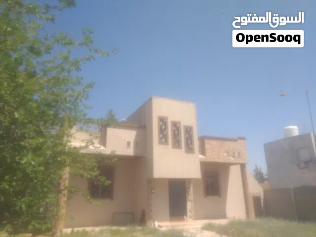 منزل 200 متر علي ارض 1700 متر