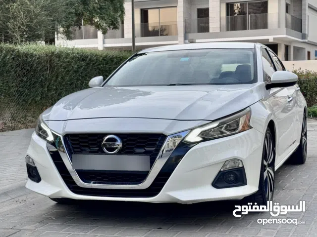 NISSAN ALTIMA 2019 very clean