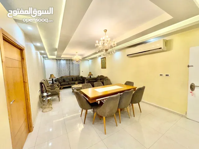 فيلا للبيع في منطقه الاتحاد 3طوابق كل طابق 110 مساحه 330اللبيناء
