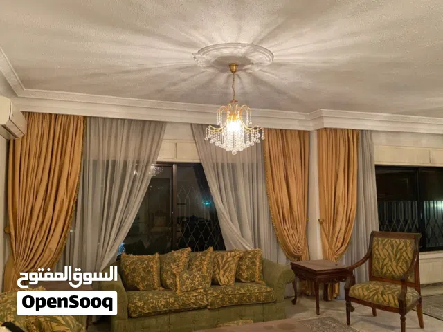 مجموعة ثريات مميزة للبيع بسعر مغري