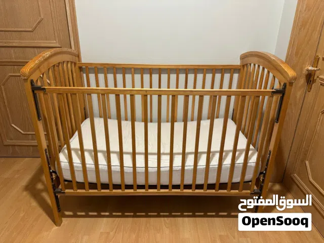 سرير اطفال مستعمل نظيف جدا
