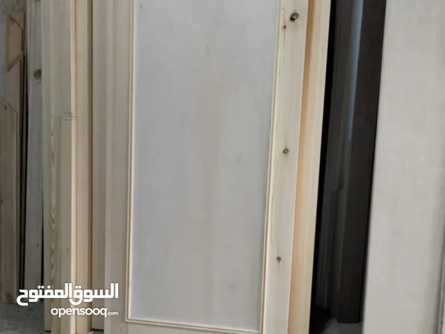 باب خشب جديد عرض 82 سم ارتفاع 194 سم سمك 4 سم للبيع
