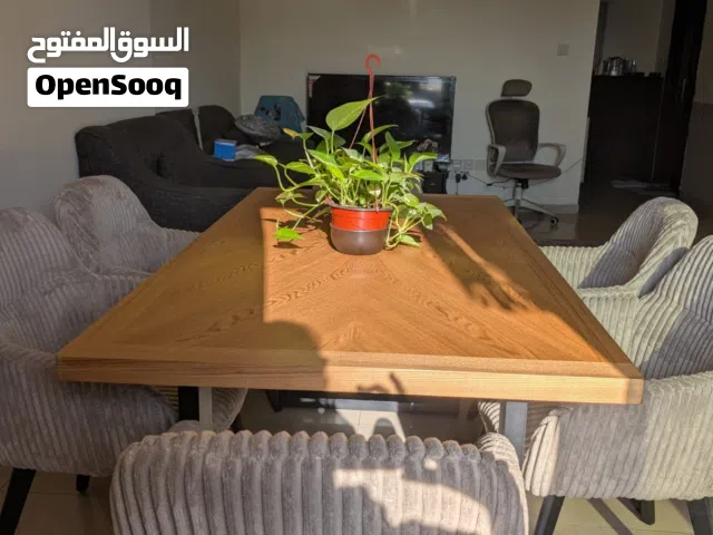 it's very good condition rarely used dining table set with 6 chairs