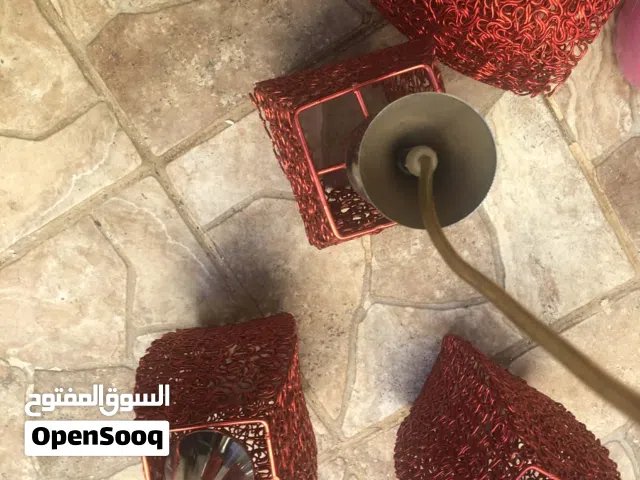 ثريات مستعملة احمر وبيج وبني