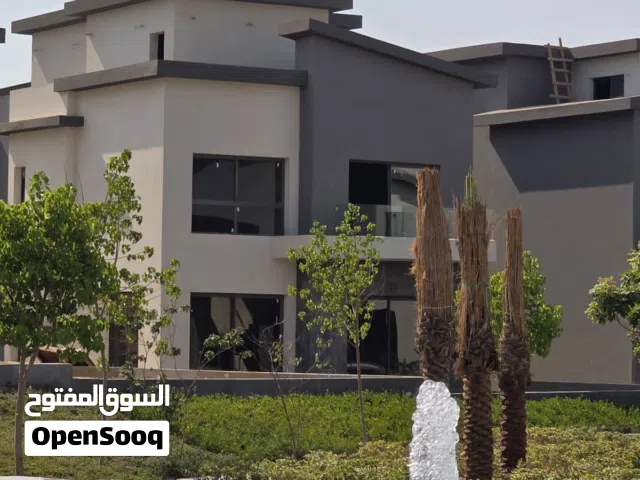 دوبلكس للبيع استلام فوري بجاردن خاص ف كمبوند كريك تاون علي طريق السويس