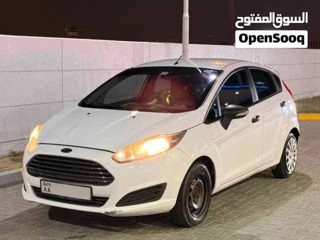 2015 فورد فييستا Standard