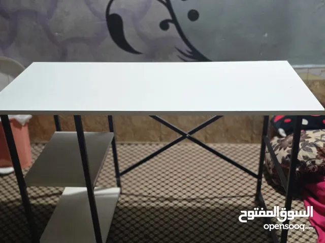 ميز دراسي مستعمل