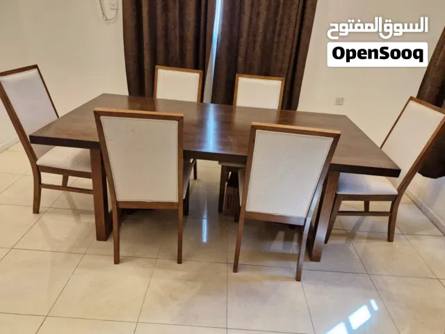 طاولة طعام راقية جدآ شبه جديده