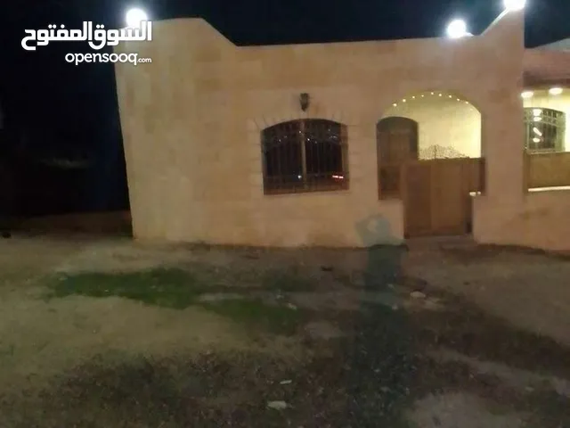 185 m2 5 Bedrooms Townhouse for Sale in Zarqa Graiba