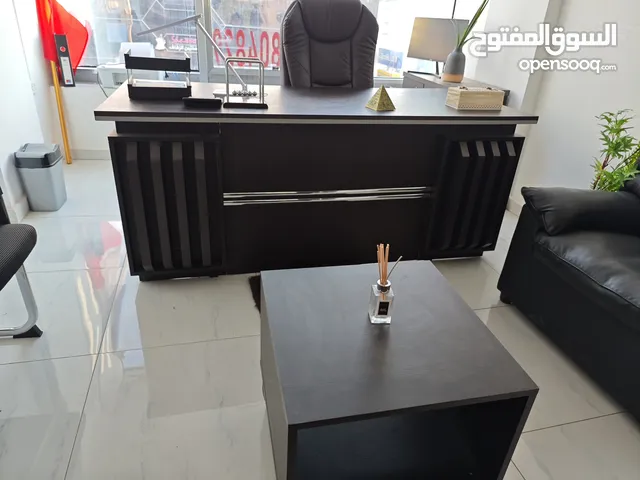 اثاث مكتبي للبيع شبه جديد