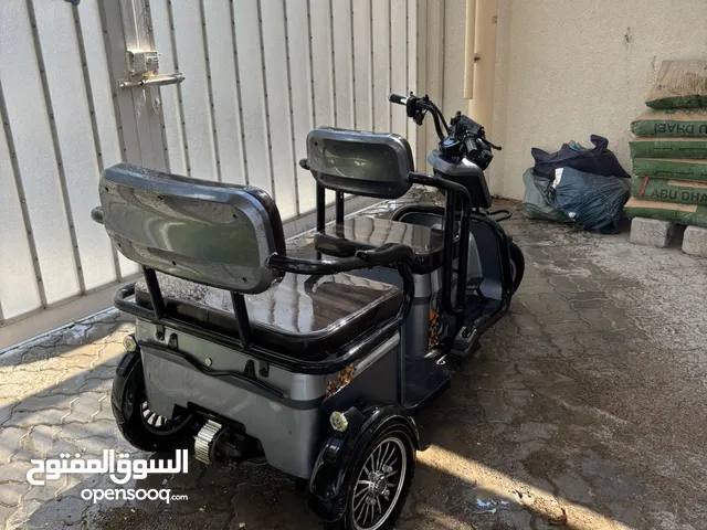 سكوتر كهربائي مافي شي بس يبغاله تاير الي قدام هو