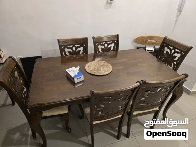 طاولة طعام عائلية مع 6 كراسي