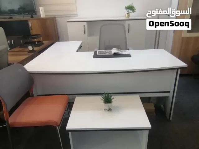 مكاتب ادارية ومكاتب موظفين بأسعار وتشكيلات متنوعة