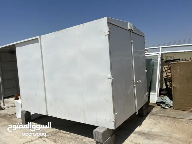 Box Isuzu 2015 in Al Dhahirah