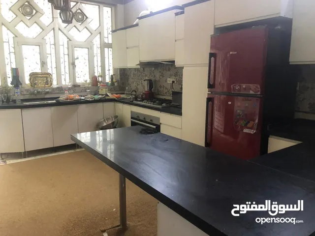 160 m2 4 Bedrooms Townhouse for Sale in Baghdad Elshoala
