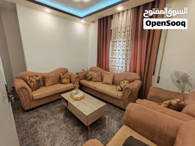 طقم كنب 7 مقاعد بحالة جيدة جدا