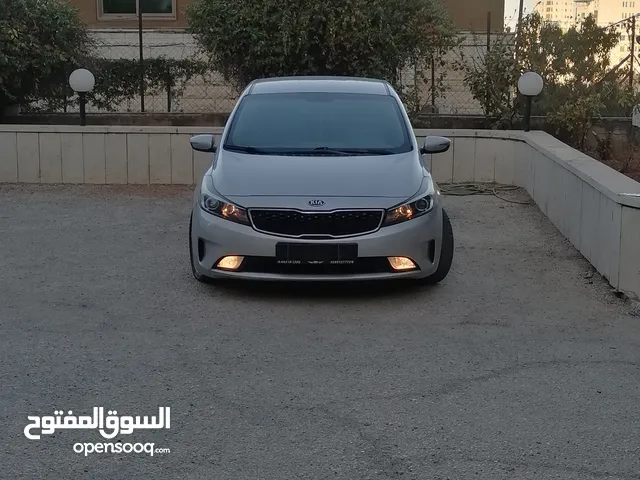 كيا K3 / موديل 2017 /فحص نخب / عداد قليل / ماتور 1600 تيربو / ديزل / اقتصاديه